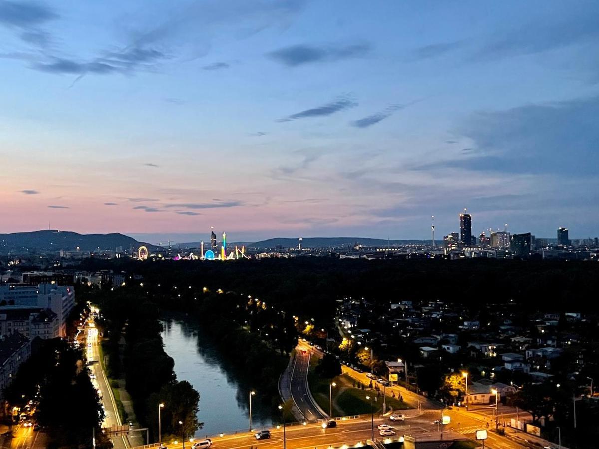 Triiiple Level 20 - Sonnenwohnen Apartment Mit Parkplatz Und Fantastischem Ausblick Vienna Exterior photo